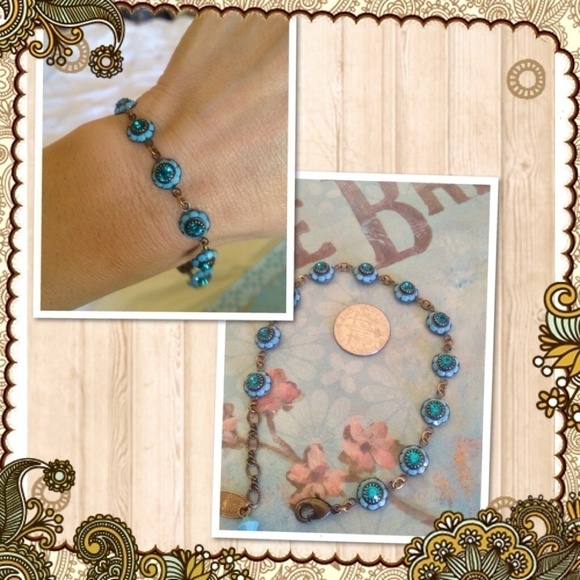 Jewelry - Pretty turquoise blue stones bracelet